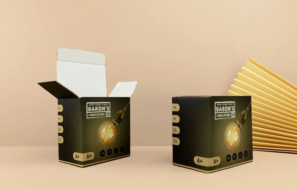 Corrugated cardboard folding boxes with a slip-in base Corrugated cardboard folding boxes with a slip-in base