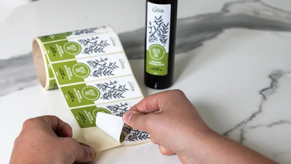 Etichette di carta per liquore all'uovo