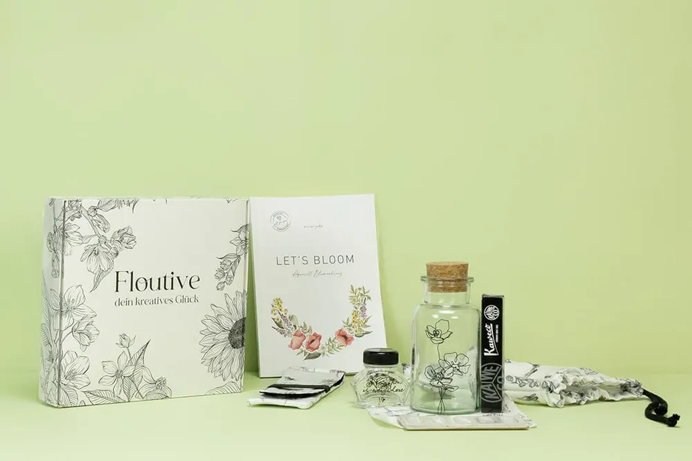 Gift packaging made of solid cardboard