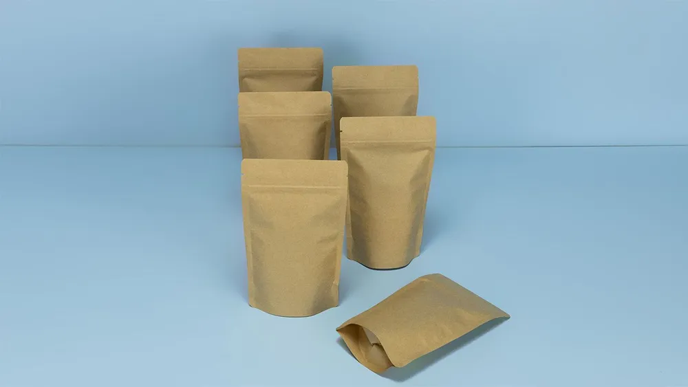 Unbedruckte Standbodenbeutel aus Kraftpapier braun