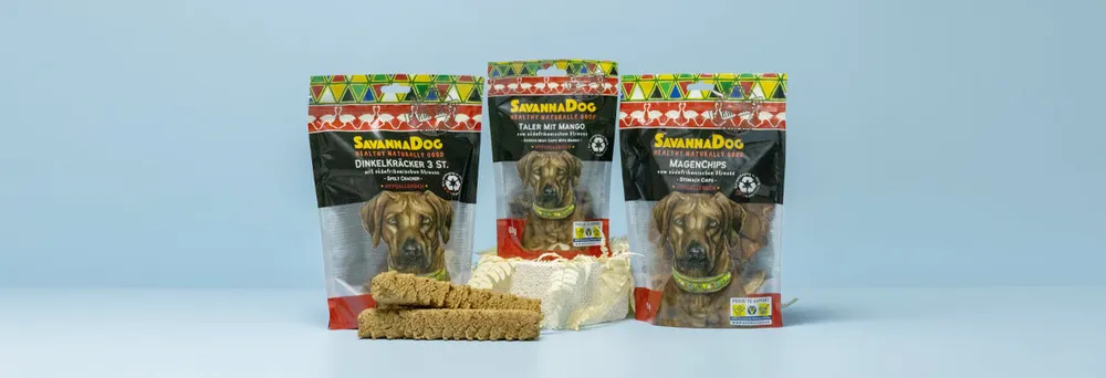 Dog food in a Doypack with a viewing window Dog food in a Doypack with a viewing window