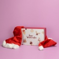 Weihnachtsgeschenk im Versandkartin