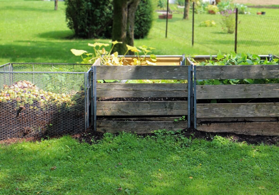 Compost domestico in giardino