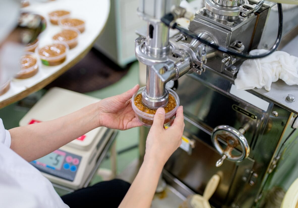 Abfüllung von Lebensmitteln in Verpackungen